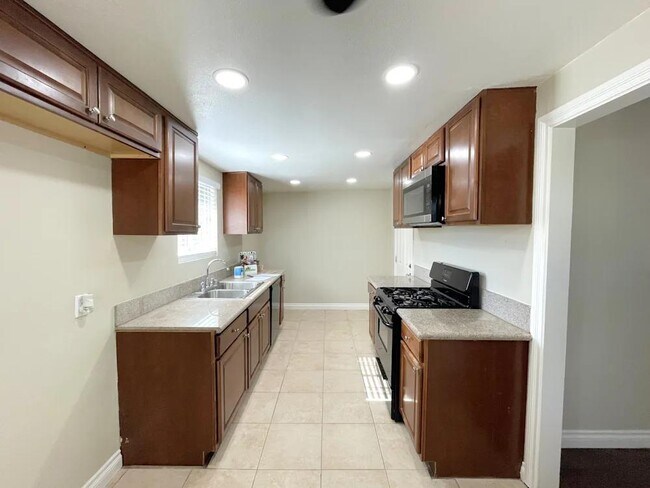Foto del edificio - 628 E Cypress St