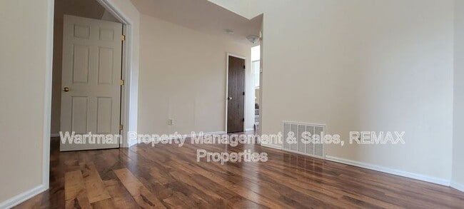 Building Photo - 4560 Excalibur Ct