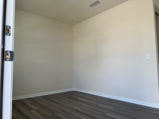 Building Photo - 1709 Luna Way
