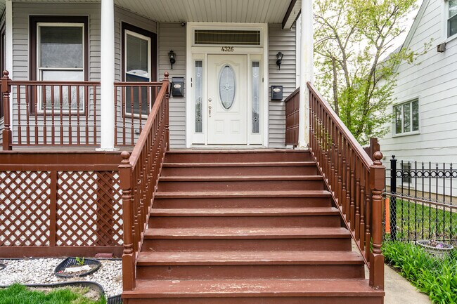 Building Photo - 4326 N Avers Ave