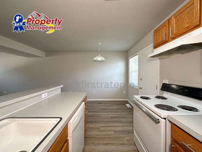 Foto del edificio - 2070 N Woodford Ave