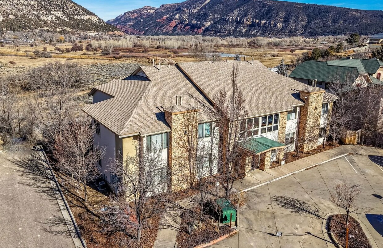 1st Floor Unit #2 - 35 Sunshine Ct