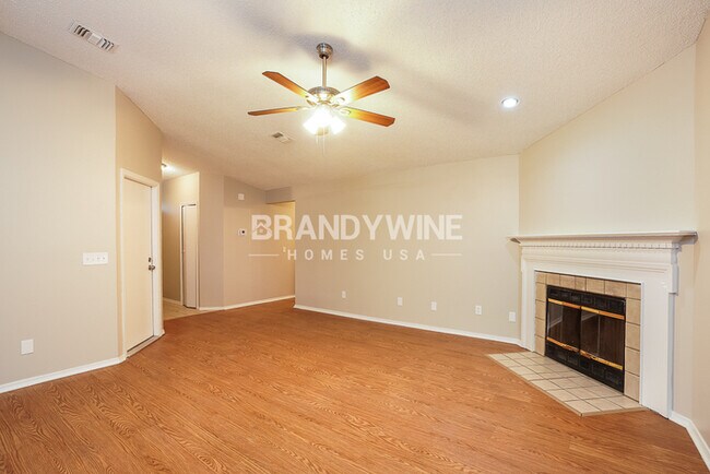 Foto del edificio - 1  MONTH FREE RENT- CALL TODAY TO SAVE