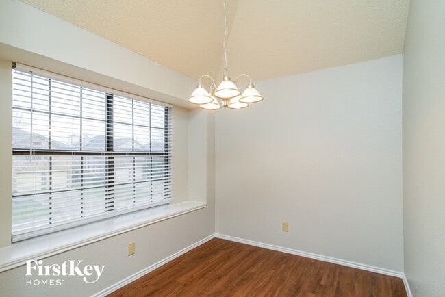Building Photo - 1323 Jasmine Dr