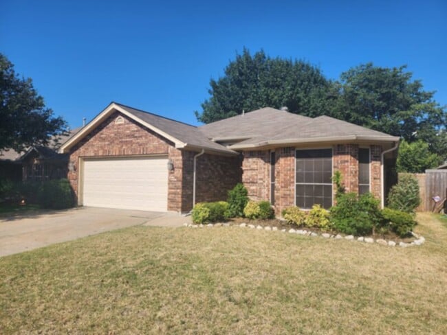 Nice Single Story Home in Keller off Burse... - Nice Single Story Home in Keller off Burse...