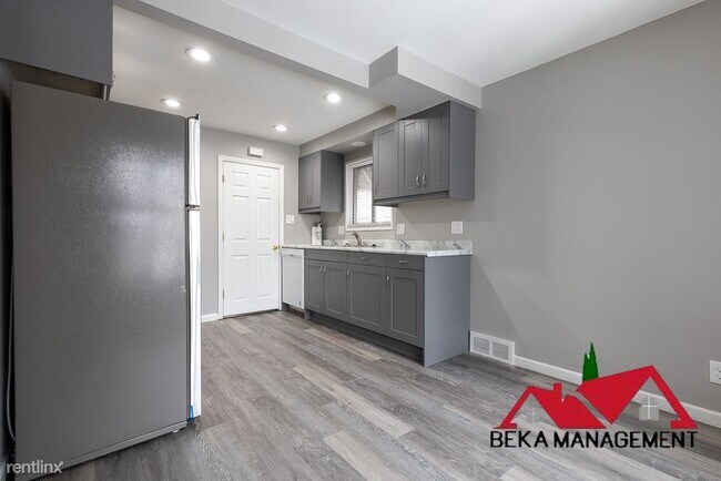 Building Photo - 3 br, 1 bath House - 725 Mayflower Ave