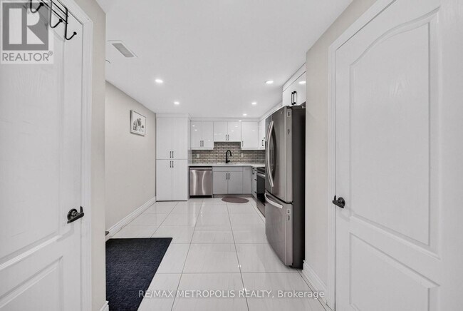 Building Photo - 6 Madoc Dr