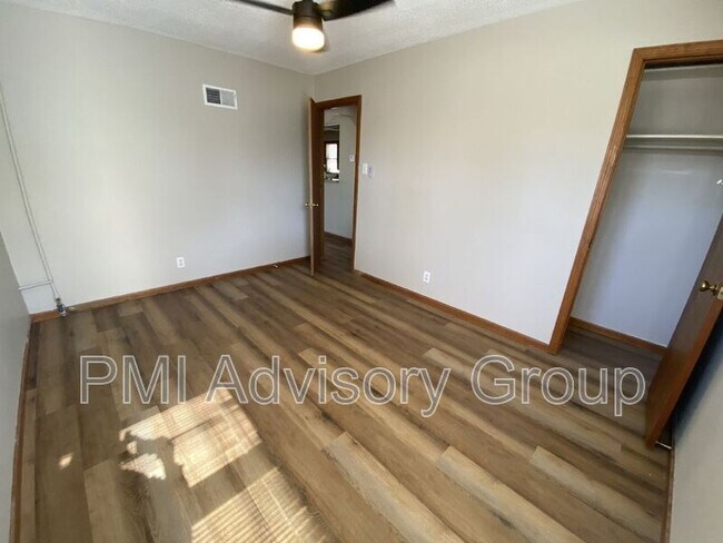 Foto del edificio - 2020 SW Atwood Ave
