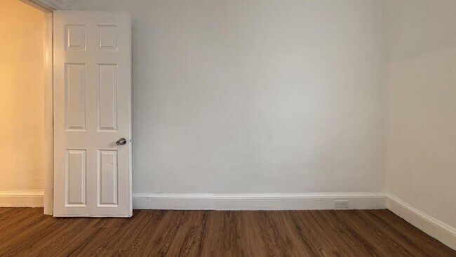 Building Photo - Charming 3-BR Updated West Philly Row Home