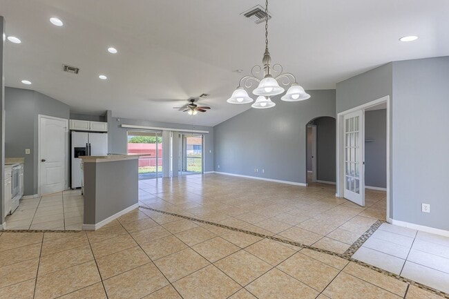 Building Photo - Spacious 3BR 2BA Home in Lehigh Acres