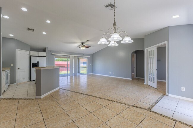 Foto del edificio - Spacious 3BR 2BA Home in Lehigh Acres