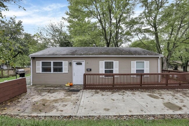 Building Photo - 455 Lakeview Dr