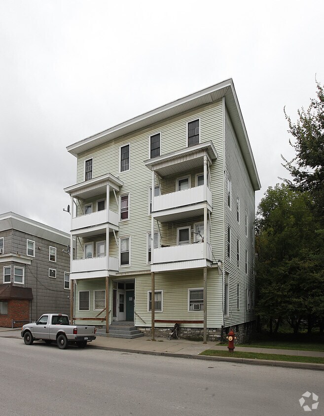 Primary Photo - 40 River St