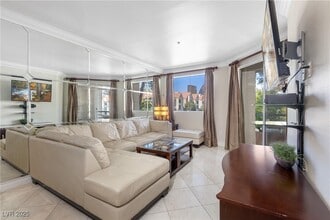 Building Photo - 260 E Flamingo Rd