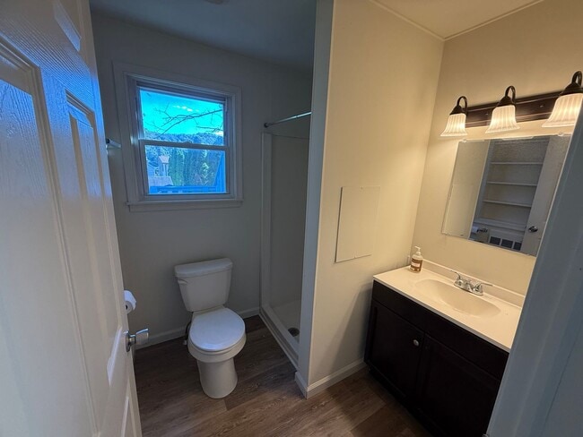 Photo - 122 W. Summit Street Apartment
