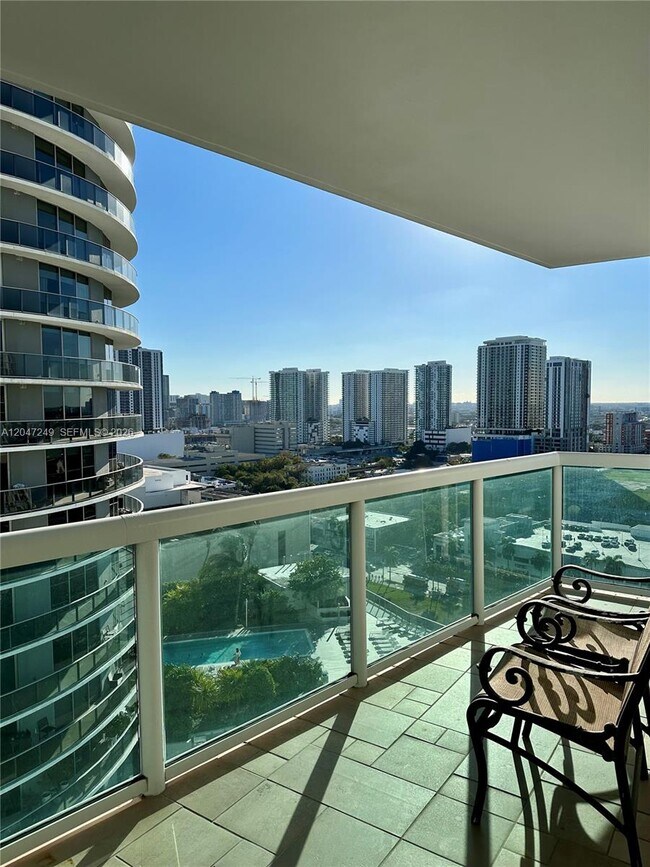 Building Photo - 1800 N Bayshore Dr