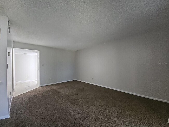 Building Photo - 620 Fairways Cir