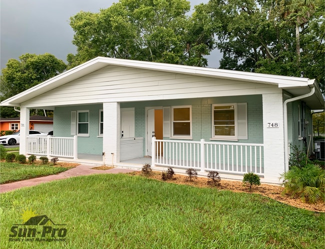 Building Photo - 748 Bethune St