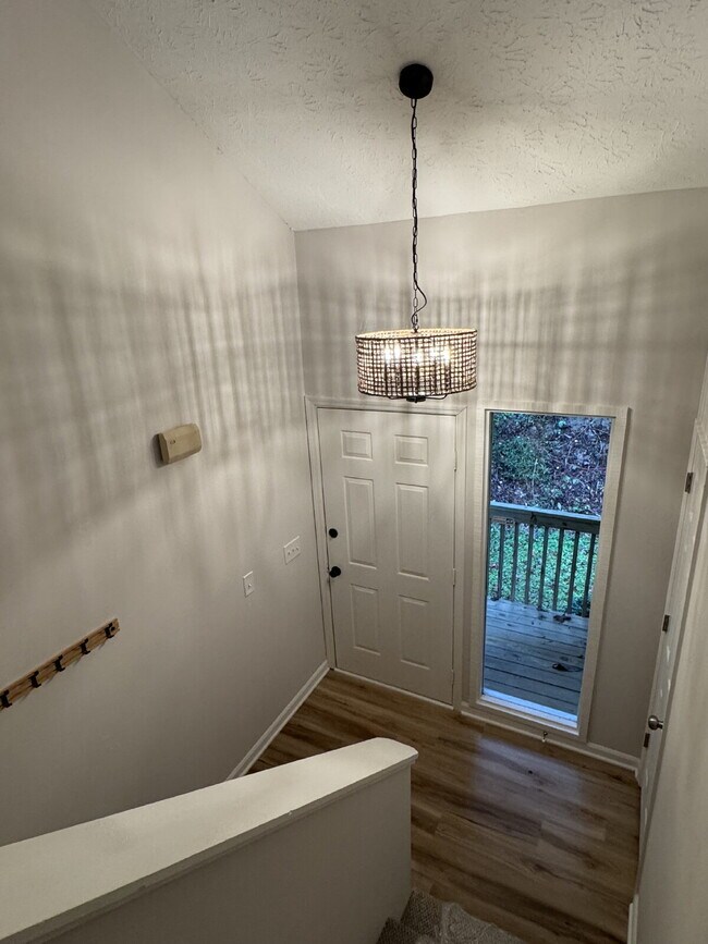 Foto del edificio - Completely Renovated Duplex with Garage Av...