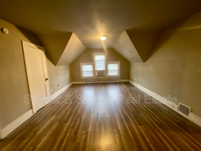 Building Photo - 438 Crestwood Ave