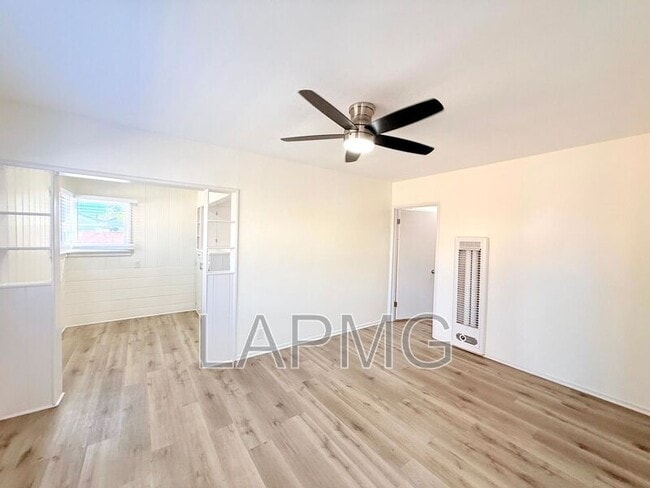 Foto del edificio - 6200 N Muscatel Ave