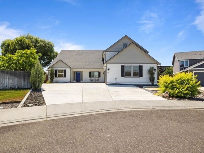Building Photo - 617 Esperanza Ct