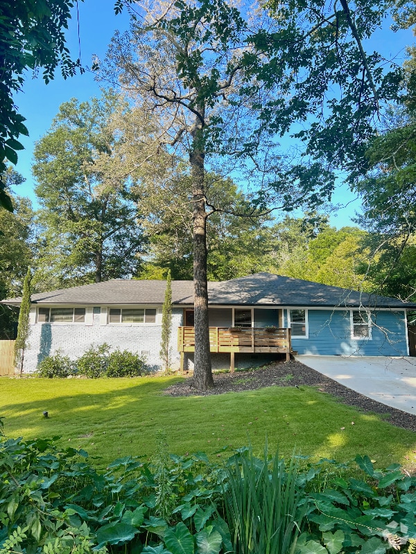 Building Photo - 3700 Ashwood Dr SE
