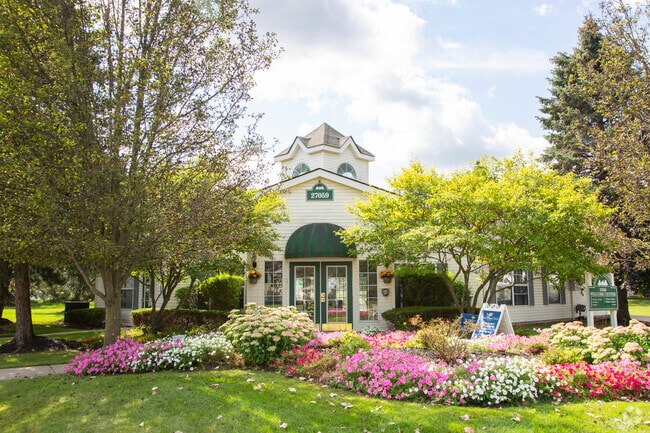 Clubhouse - Meadowood Park of Wixom