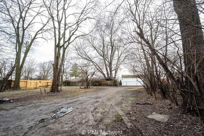 Building Photo - 2930 N Dearborn St