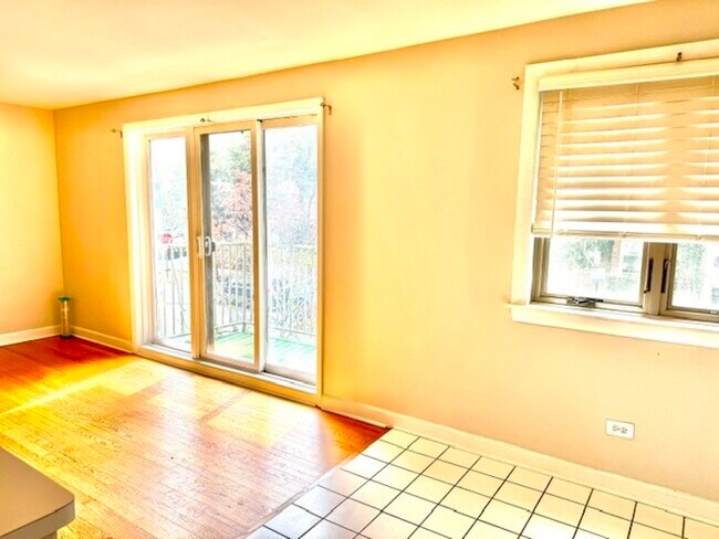 Foto del edificio - 1244 W Byron St