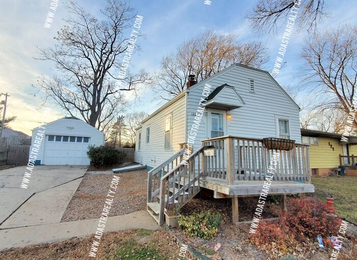 Primary Photo - Adorable Independence Home-Showing in NOW!!