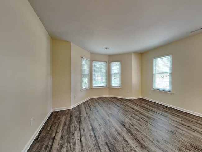 Building Photo - 513 Vivaldi Dr