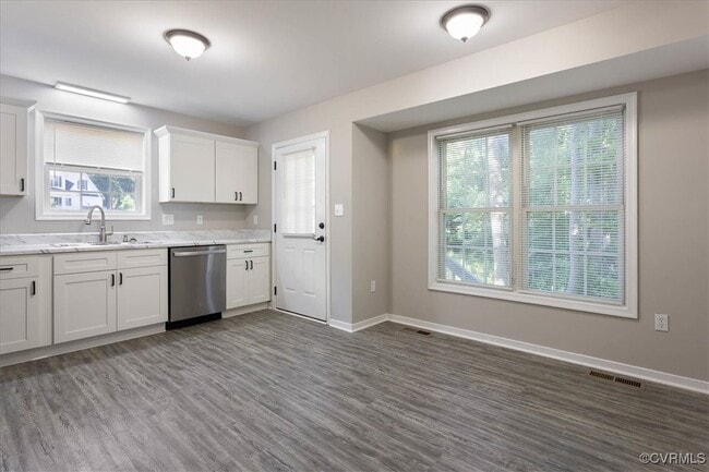 Building Photo - 112 E Highland Ct