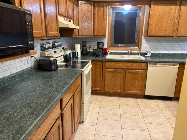 Foto del edificio - 2120 Walker Rd