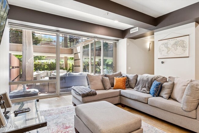 Foto del edificio - 7161 E Rancho Vista Dr