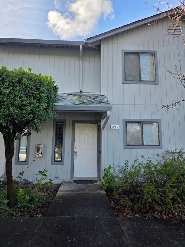 Building Photo - 121 Elbridge Ave