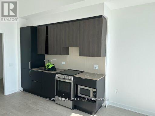 Photo du bâtiment - 3900-3900 Confederation Pkwy