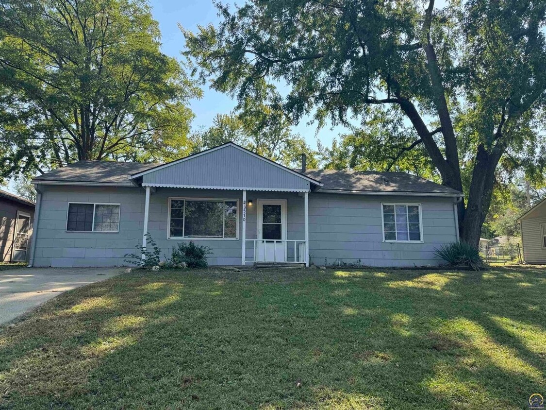 Foto principal - Charming 3/1 House in Topeka For Rent