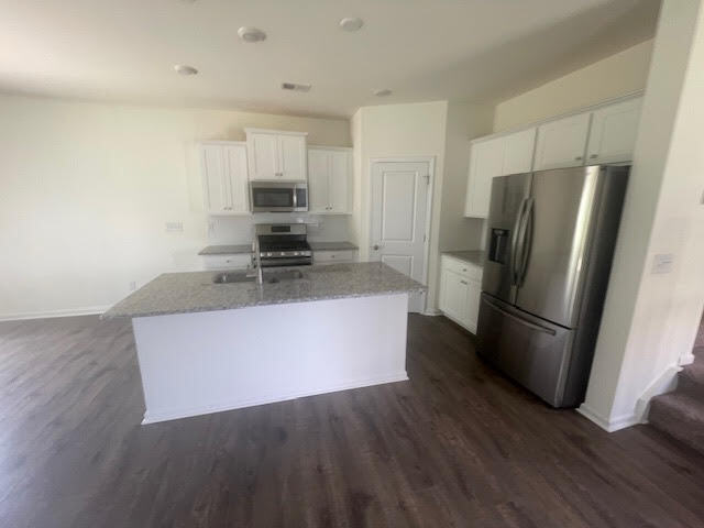 Foto del edificio - Spacious 3-Bedroom, 2.5-Bath Home in a Gre...