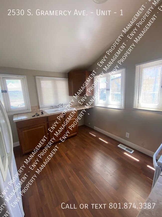Foto del edificio - 2530 S Gramercy Ave