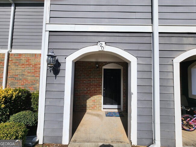 Building Photo - 520 Summer Pl NW