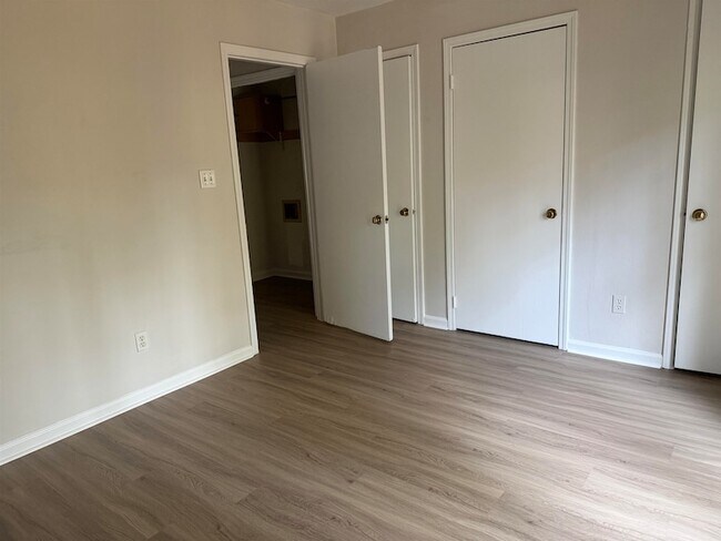 Foto del edificio - 203 Parkbrook Cir