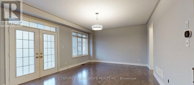 Photo du bâtiment - 5464 Meadowcrest Ave