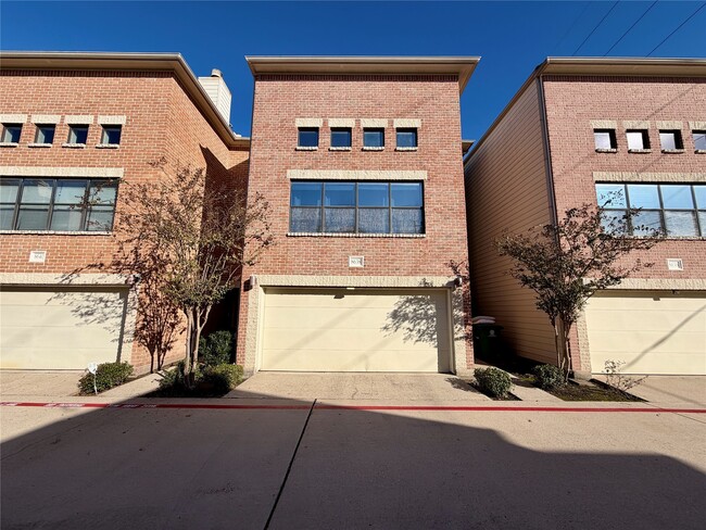 Building Photo - 8638 Meadowcroft Dr