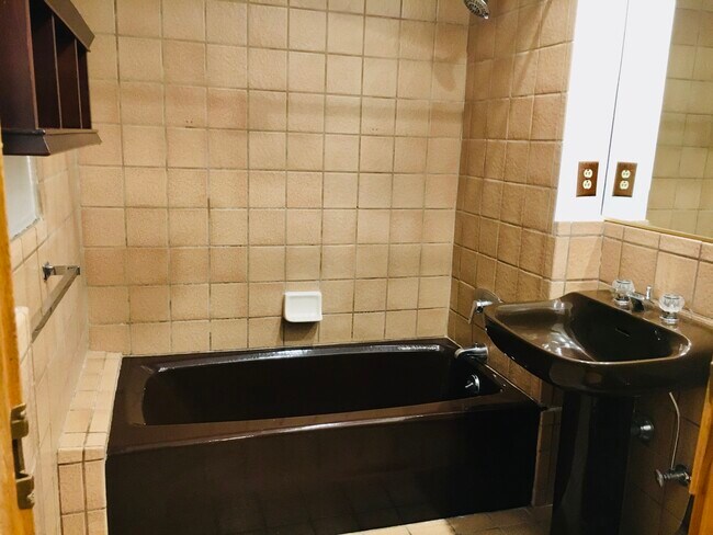 Bathroom - 631 Ofarrell St