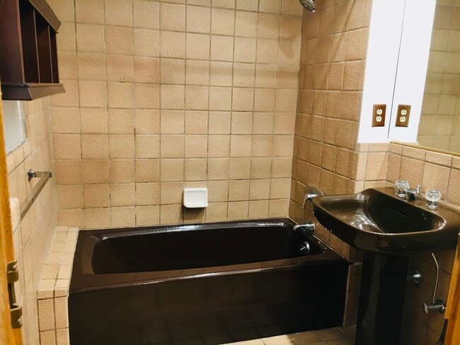 Bathroom - 631 Ofarrell St
