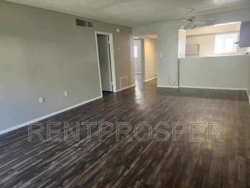 Foto principal - 324 Scottsdale Square