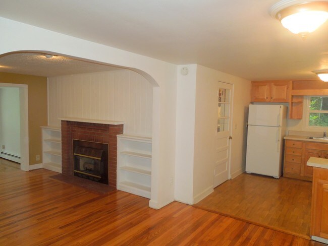 Building Photo - 411 Hillcrest Cir