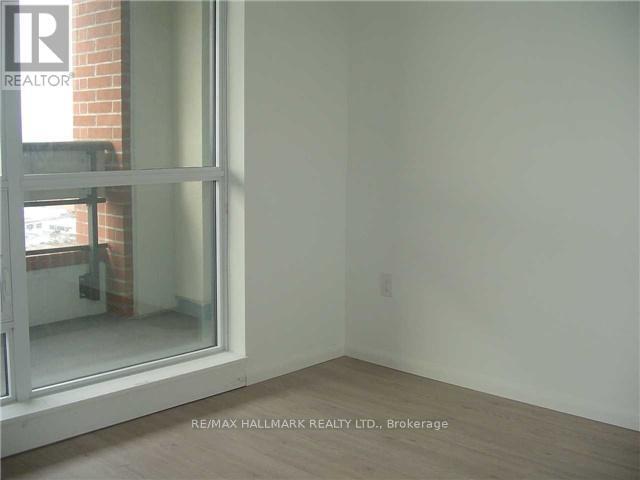Photo du bâtiment - 830-2830 Lawrence Ave W