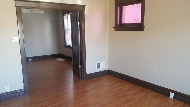 Foto del edificio - 4242 Dewey Ave